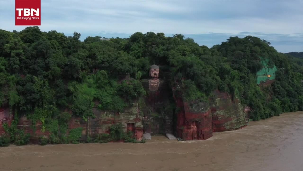 Tượng Phật khổng lồ trước và sau trận đại hồng thủy