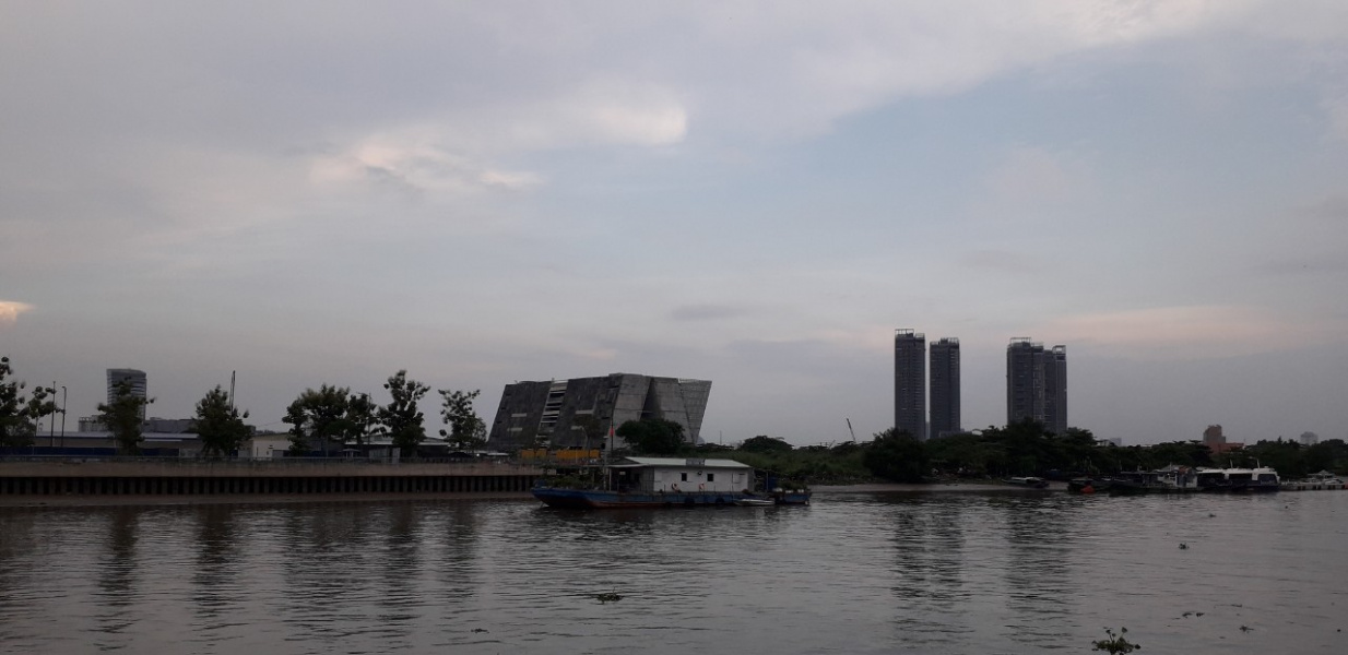 Ngắm hoàng hôn trên sông Sài Gòn