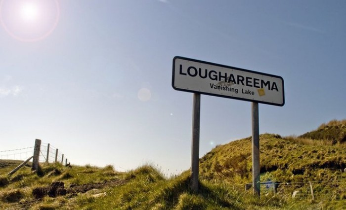 du lịch North Ireland, hồ nước biến mất, hồ nước biến mất Loughareema, địa điểm du lịch North Ireland, hồ nước biến mất ở Ireland, hồ nước biến mất Loughareema, hồ nước độc đáo ở North Ireland, hồ nước biến mất ở Ireland