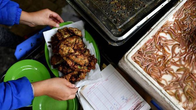 khách Tây ăn món Việt, ẩm thực Việt Nam, những món bình dân Việt Nam
