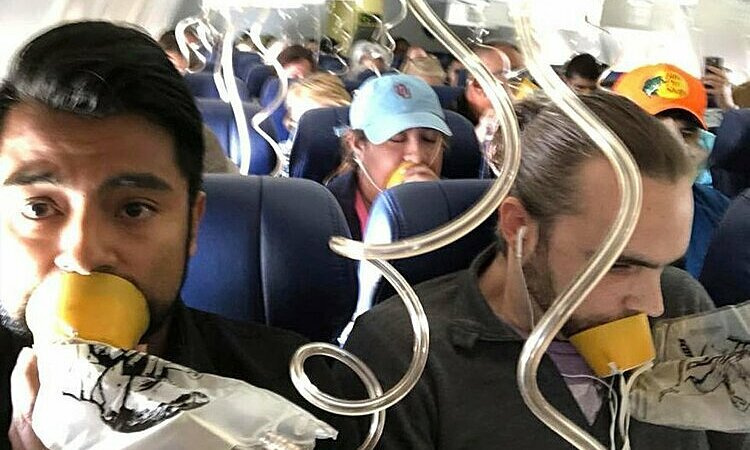 Trên máy bay không phải chỗ nào cũng cho trẻ em ngồi được?