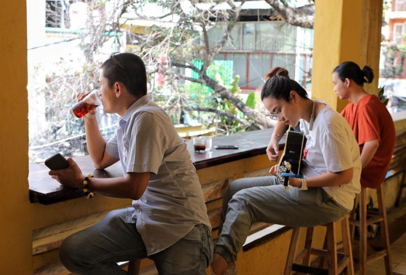 Sài Gòn bình yên trên góc cà phê chung cư