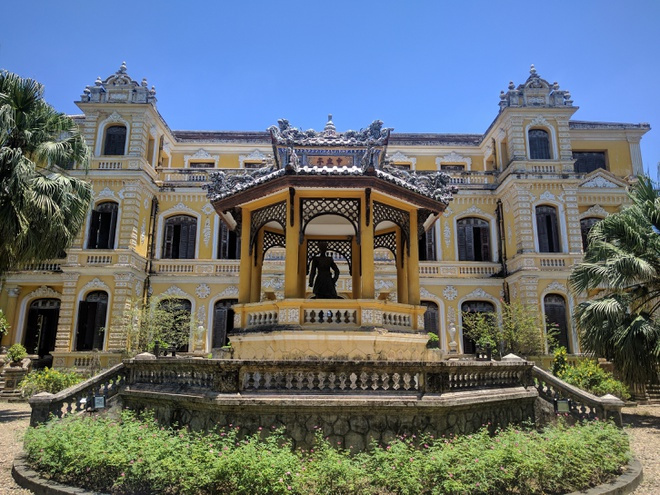 Cung An Định, ghé thăm cung điện cổ cực hot trong MV của Hòa Minzy