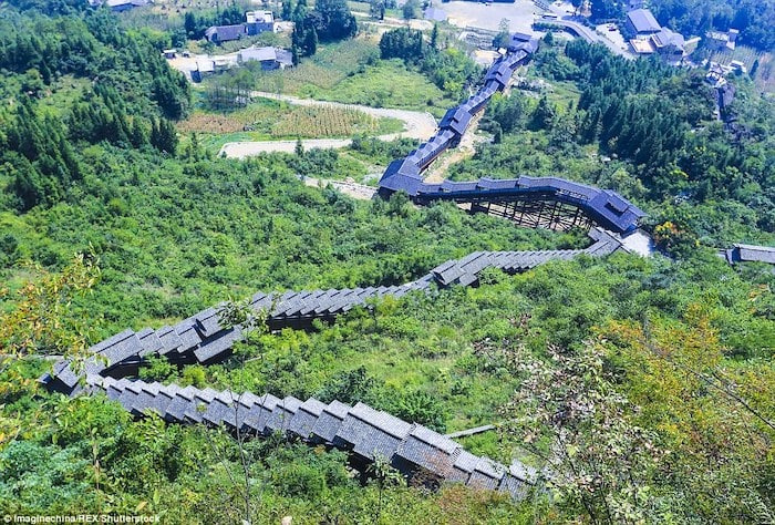 Chiếc thang cuốn ngoài trời cao nhất ở Trung Quốc giúp bạn đặt chân lên thiên đường
