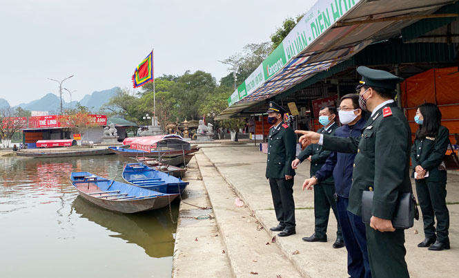 Gần 200 an ninh viên luân phiên ứng trực tại chùa Hương