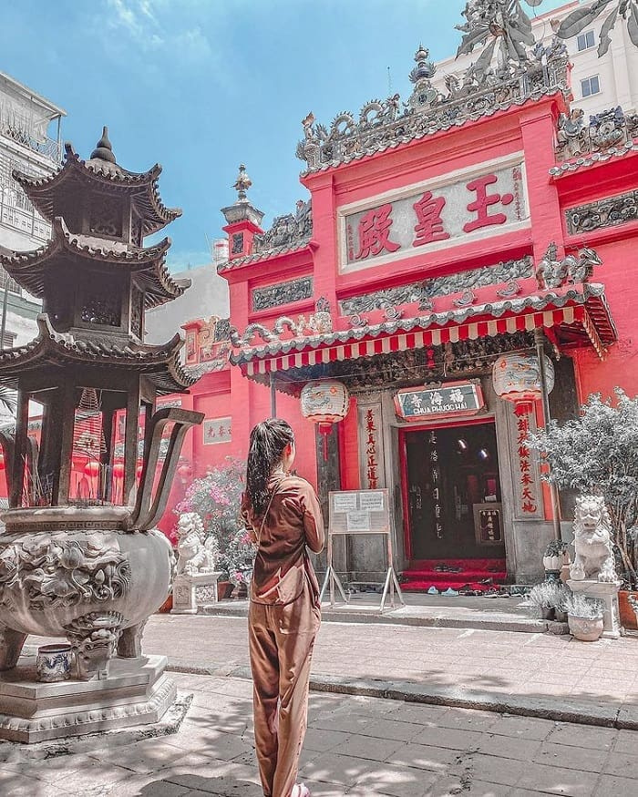 Xuất hành đầu năm tới những ngôi chùa nổi tiếng ở Sài Gòn để cầu một năm mới an vui và ‘rinh’ vạn ảnh đẹp