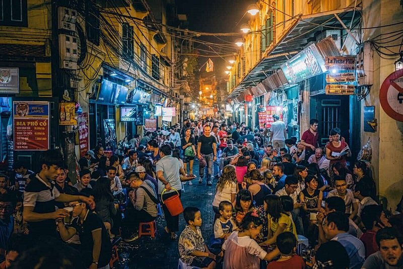 Khám phá phố bia Tạ Hiện - con phố “không ngủ” nằm giữa lòng Hà Thành