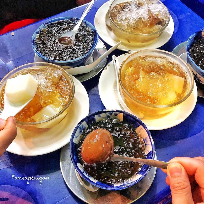 Food tour Sài Gòn: Nếm thử những món ăn trứ danh ở các quán ăn từ thời 'ông bà anh'