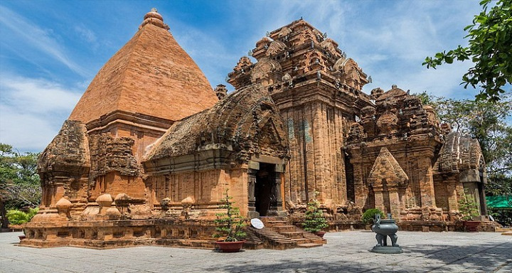 Khám phá di sản văn hóa Chăm Pa lớn nhất Việt Nam - Tháp Bà Ponagar
