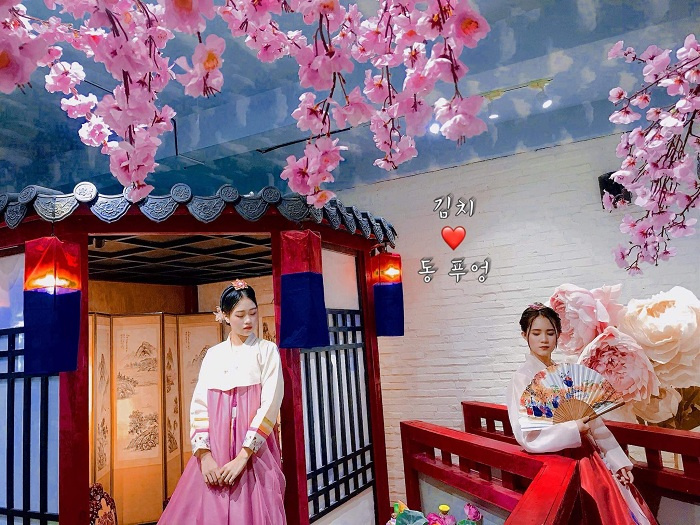 Đến quán cà phê phong cách Hàn Quốc Bangbang Kids Cafe, diện Hanbok hóa quý cô xứ Hàn