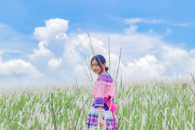 đồi cỏ lau, thiếu nữ H'Mông, Đắk Nông