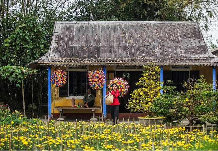 làng nghề truyền thống ở Huế, du lịch huế, làng nghề cổ nhất Việt Nam, Làng hương Thủy Xuân, Làng hoa giấy Thanh Tiên, Làng nghề nón lá Tây Hồ, làng nghề truyền thống ở Huế