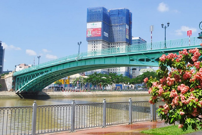 Cầu Mống Sài Gòn bỗng 'vụt sáng' trở thành tọa độ sống ảo hot nhất mấy ngày qua