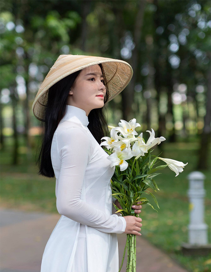 du lịch Hà Nội, thành phố Hà Nội, hoa loa kèn, hoa huệ tây, hoa báo hè, mùa hoa loa kèn, hoa loa kèn