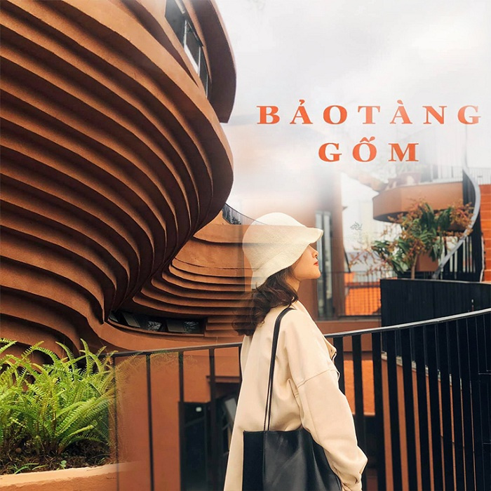 Rời phố xá tấp nập, giới trẻ tìm về bảo tàng gốm Bát Tràng ở Hà Nội đẹp như tranh 'đổi gió'