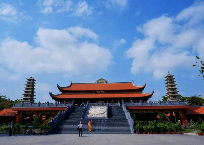 Tu viện Vĩnh Nghiêm - ngôi chùa rộng, đẹp và bình yên mới toanh của Sài Gòn