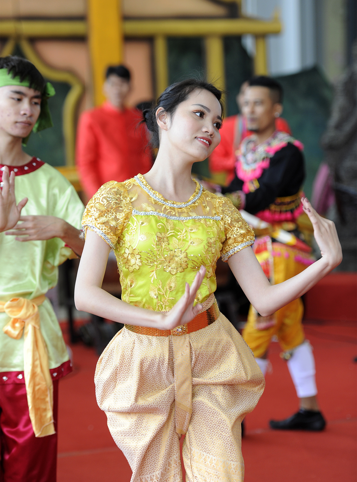Art performances celebrate success of Vietnamese ethnic minorities congress