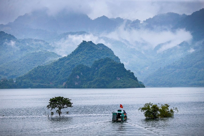 Vietnam, Hoa Binh Lake, Tourism