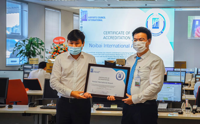 Noi Bai Airport receives health accreditation for anti-pandemic measures