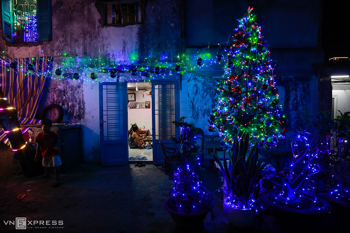 Christmas atmosphere, Saigon alleys, HCMC, church service, Catholic followers