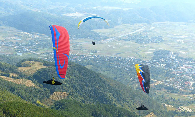 Northern province hosts second paragliding contest