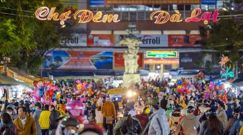 Tourists flock to Da Lat for New Year