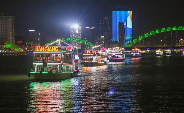 Da Nang resumes night activities on Han River