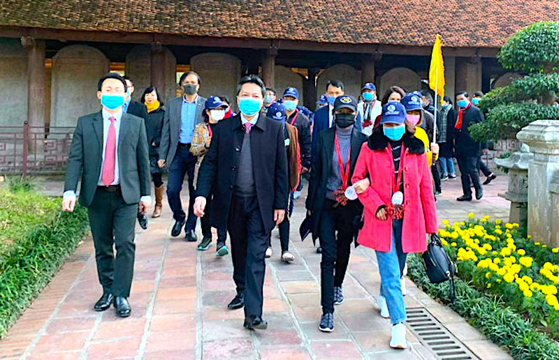 Hanoi welcomes first domestic tourists on first day of 2021