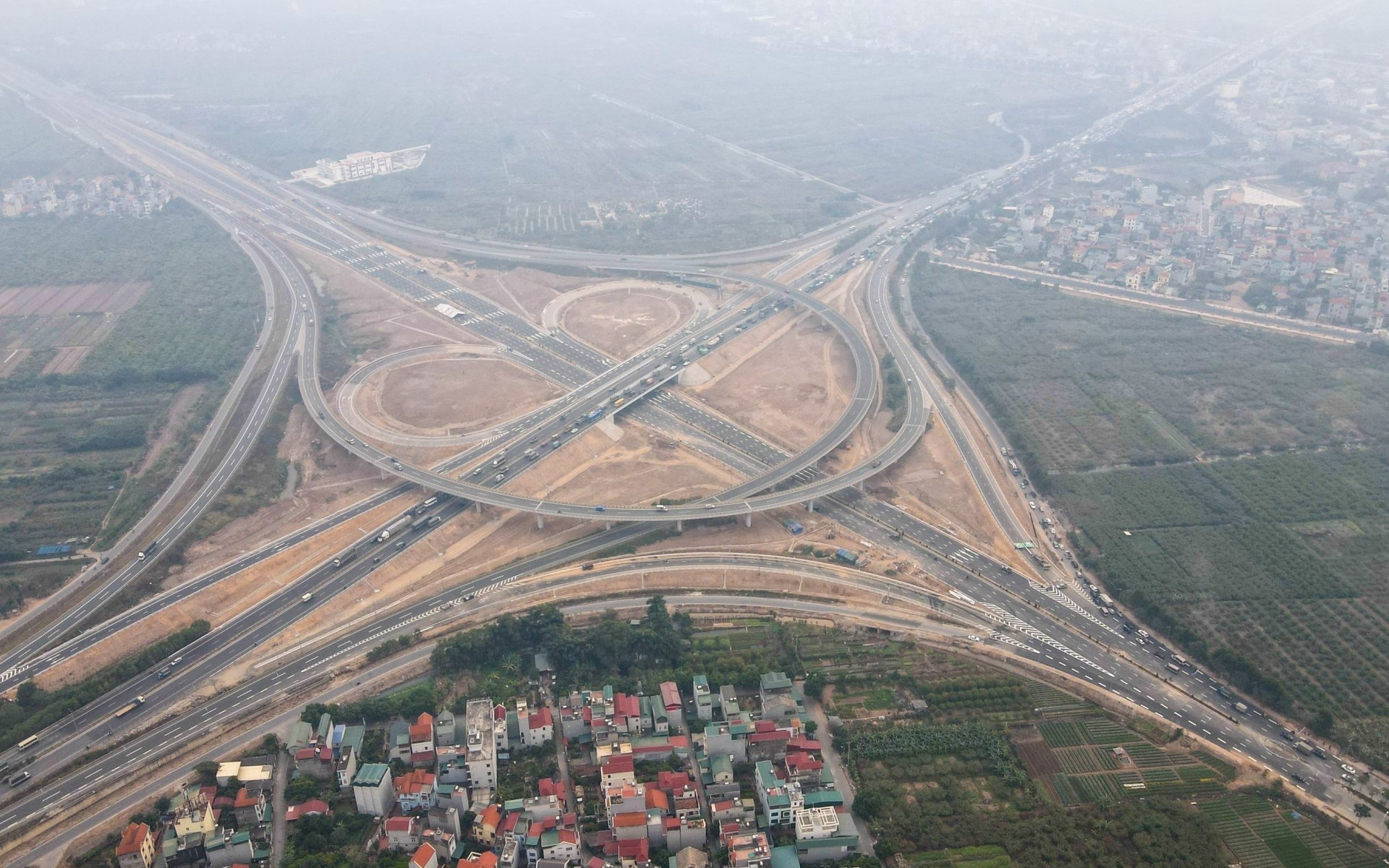 Intersection between Belt Road No.3 and Hanoi-Hai Phong Expressway before opening to traffic