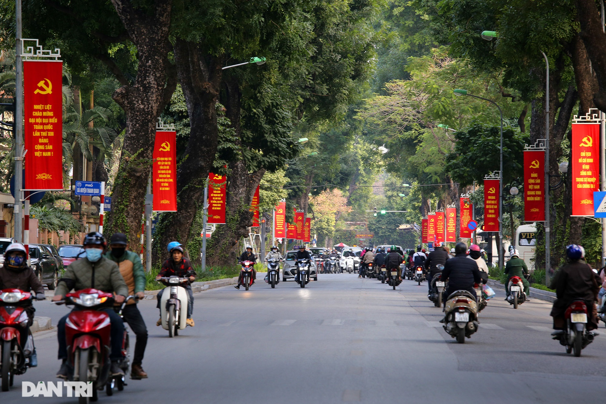 Hanoi streets decorated to welcome party congress