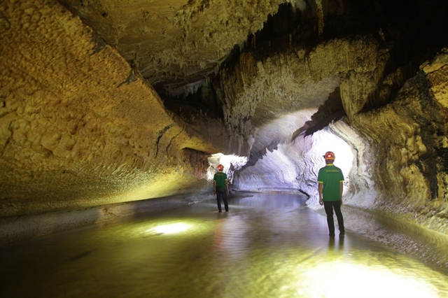 Discovering Thẳm Phầy mysterious cave in Bắc Kạn
