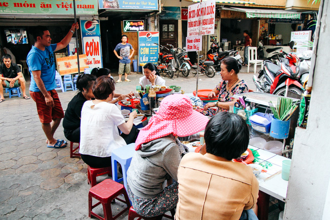                           Quán ốc “không lời” vẫn đông khách suốt hơn 20 năm qua tại Hà Nội                      