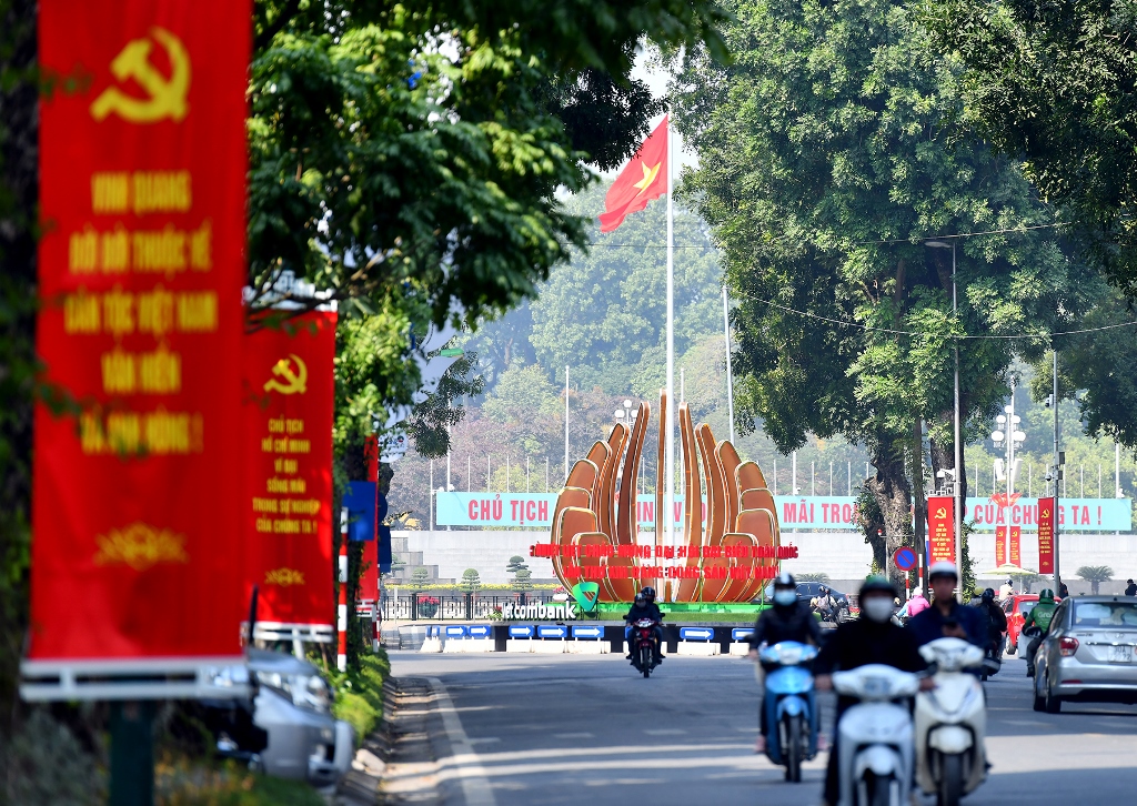 Hanoi brilliantly decorated to welcome 13th National Party Congress