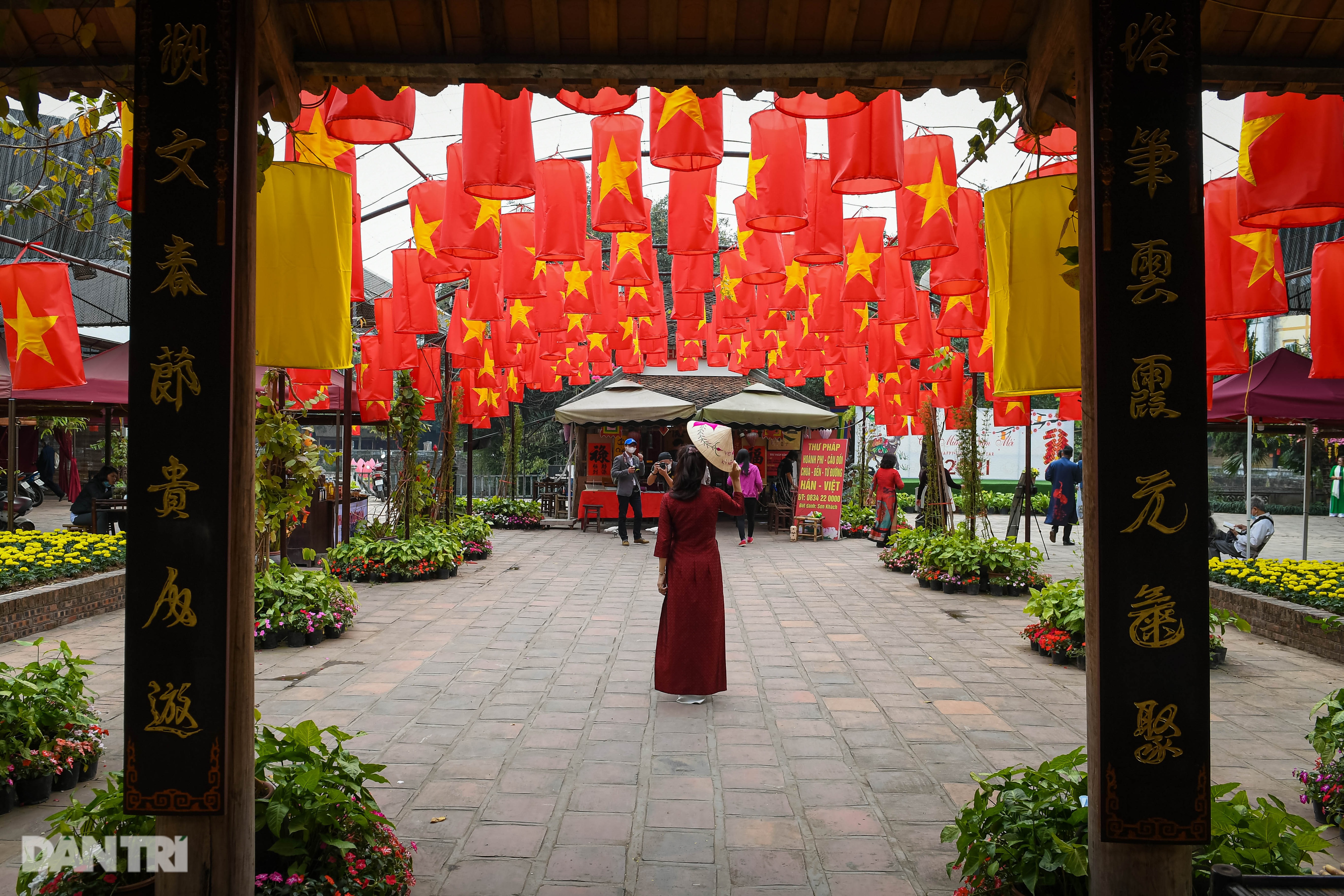 Colourful Hanoi streets ready for Tet