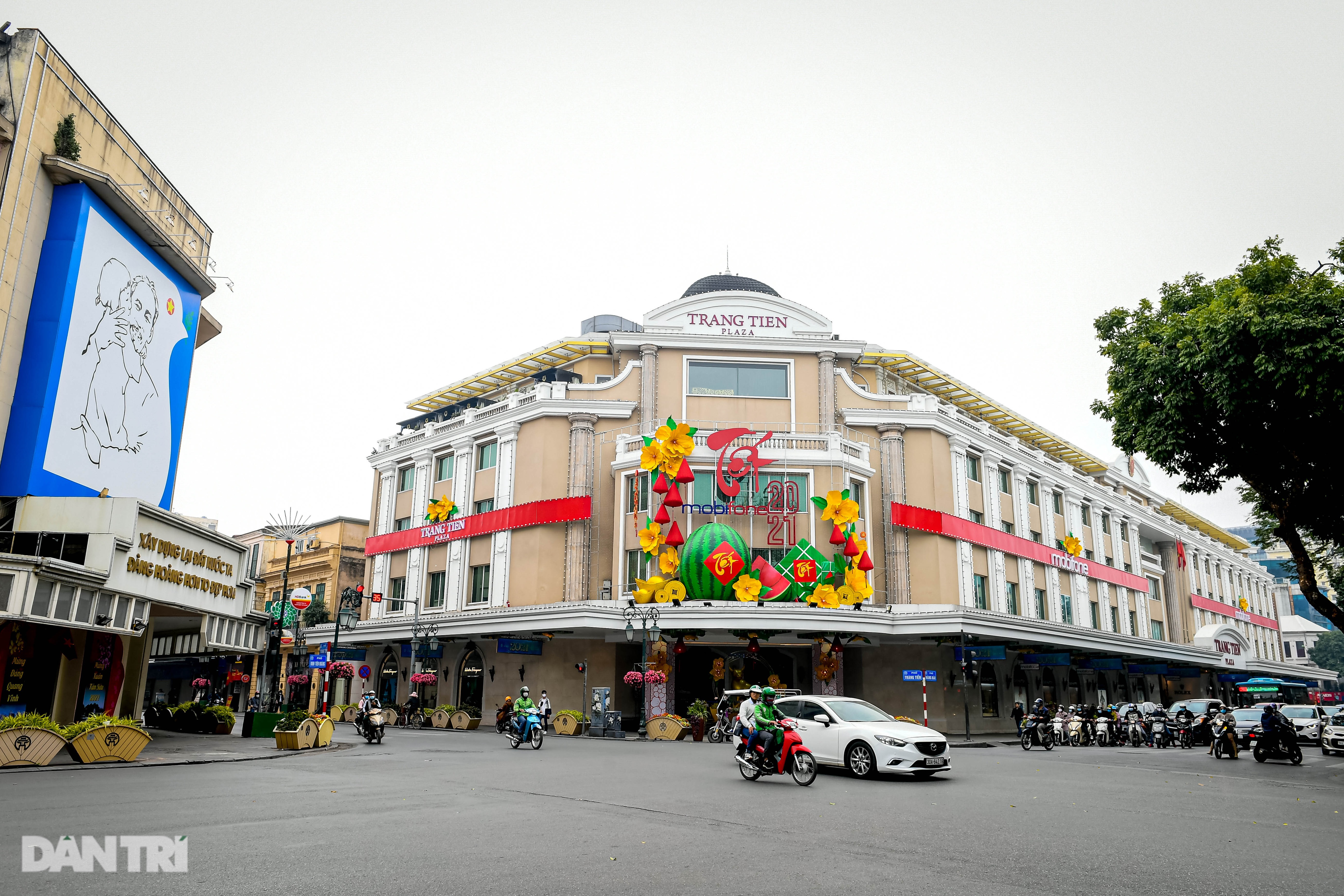 Colourful Hanoi streets ready for Tet