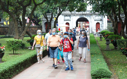 Hanoi provides information to tourists via “hotline”