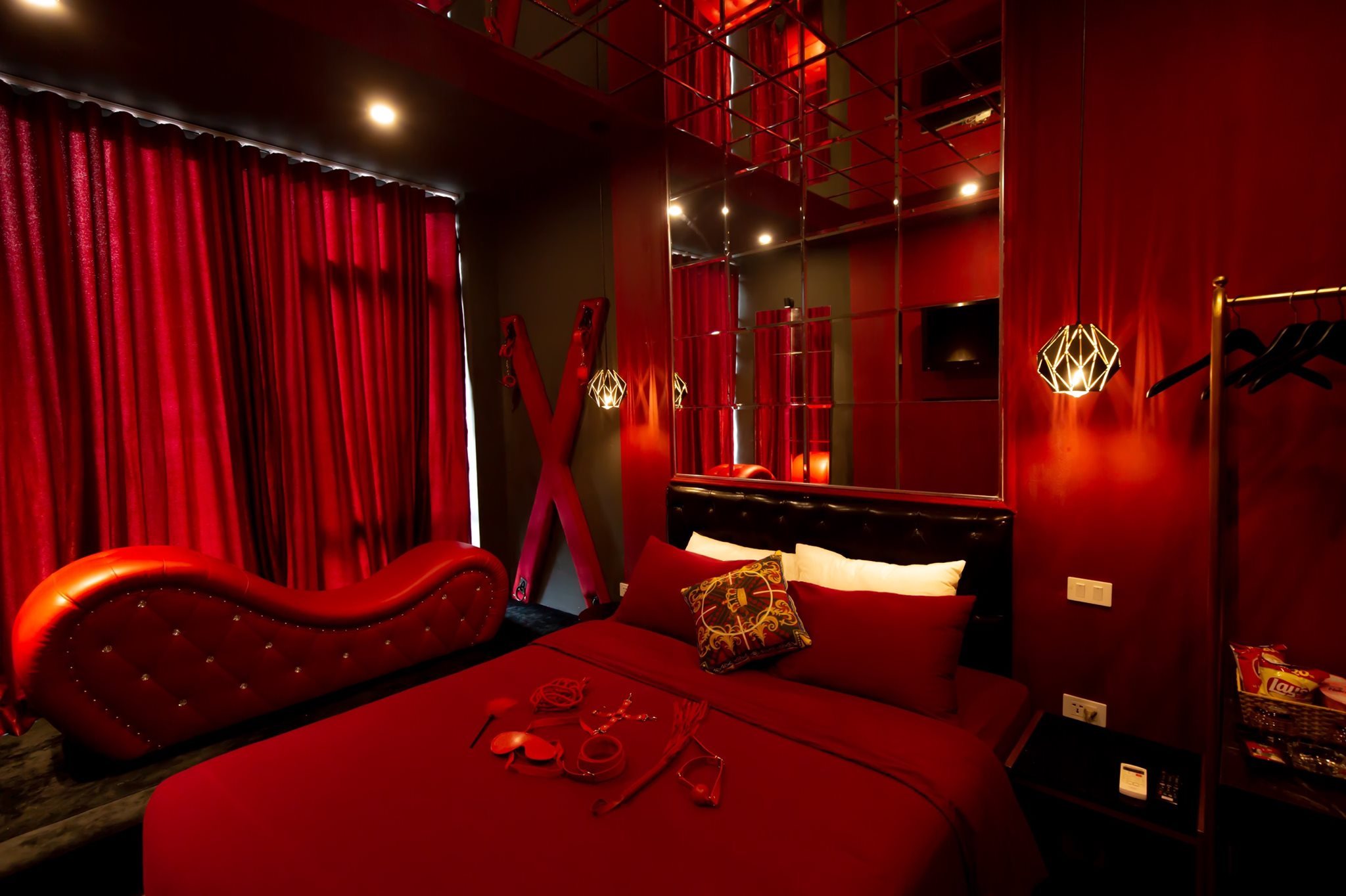Top 10 Khách sạn tình yêu ở Hà Nội giá rẻ đẹp sang trọng có ghế tình yêu 