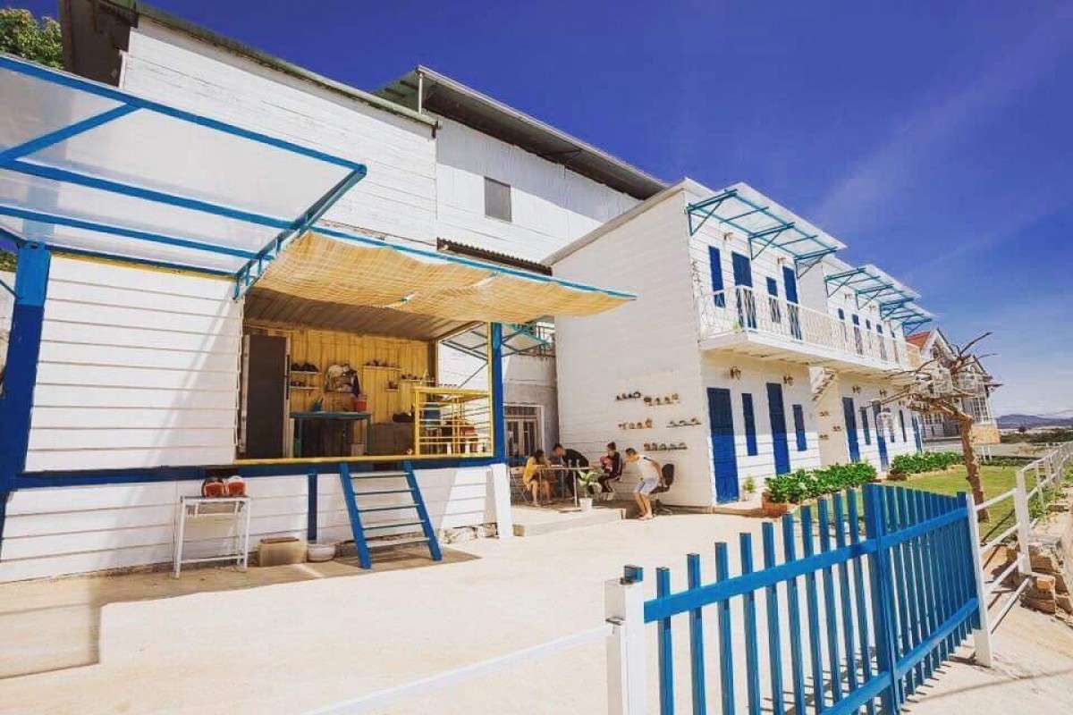 The Athens Village Đà Lạt tone màu xanh trắng Santorini kết hợp độc đáo 