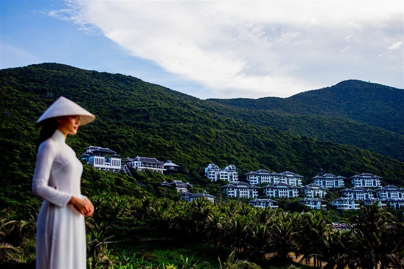 Son Tra Peninsula Da Nang, Son Tra Natural Reserve, Travel to Da Nang, Vietnamese Natural Reserve on the list of CNN, Red-Shanked Doucs in Son Tra Peninsula, InterContinental Danang Sun Peninsula Resort.