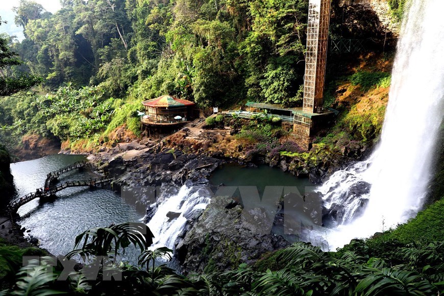 Dambri Waterfall - Central Highlands' majestic beauty