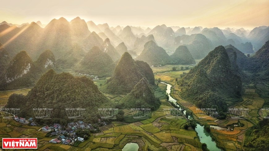 Non Nuoc Cao Bang, a land of amazing landscapes, Non Nuoc Cao Bang, Majestic beauty of Non Nuoc Cao Bang, Cao Bang, Vietnam News, VietnamPlus, Vietnam