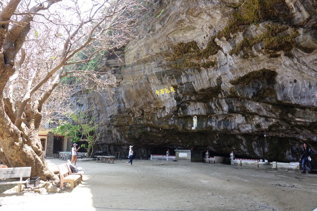 Cave pagoda on Ly Son Island attracts visitors