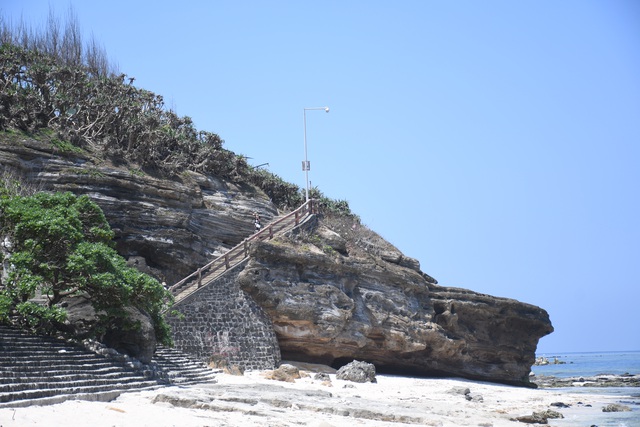 Cave pagoda on Ly Son Island attracts visitors