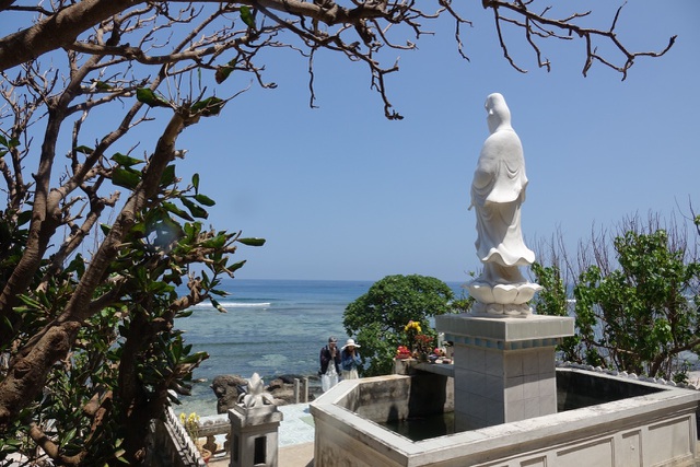 Cave pagoda on Ly Son Island attracts visitors