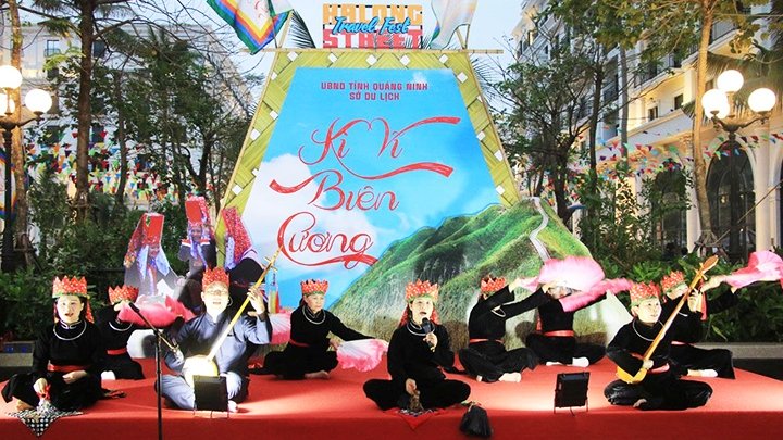 Ha Long street festival features local cultural heritage