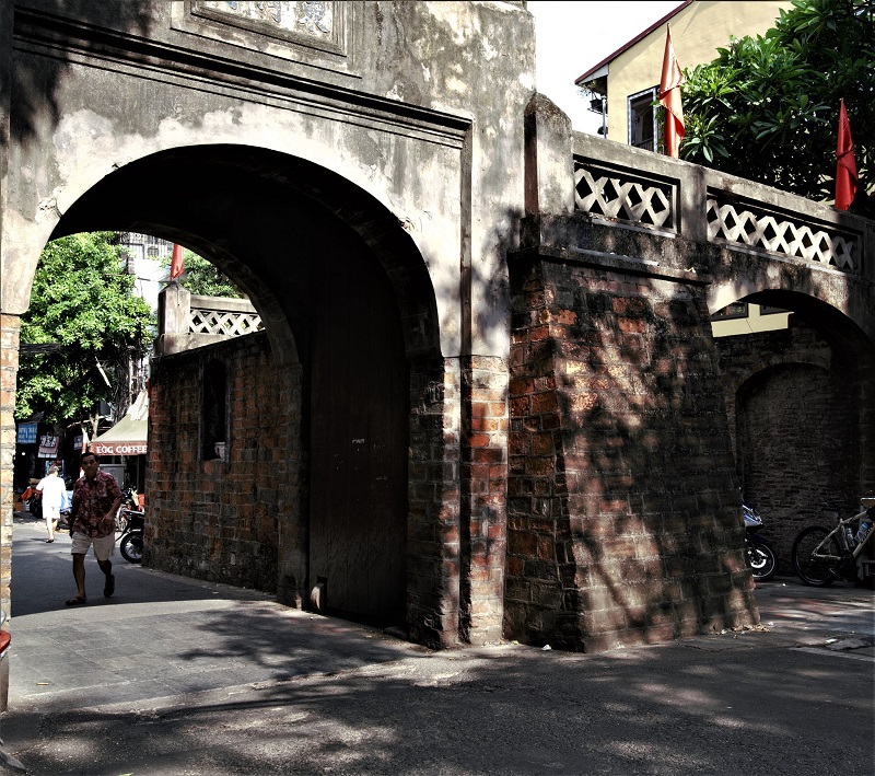 O Quan Chuong, Quan Chuong Gate, Beauty of Hanoi, Hanoi Old quarter area, ancient Hanoi city. The old man guarding Hanoi's last gate for 20 years