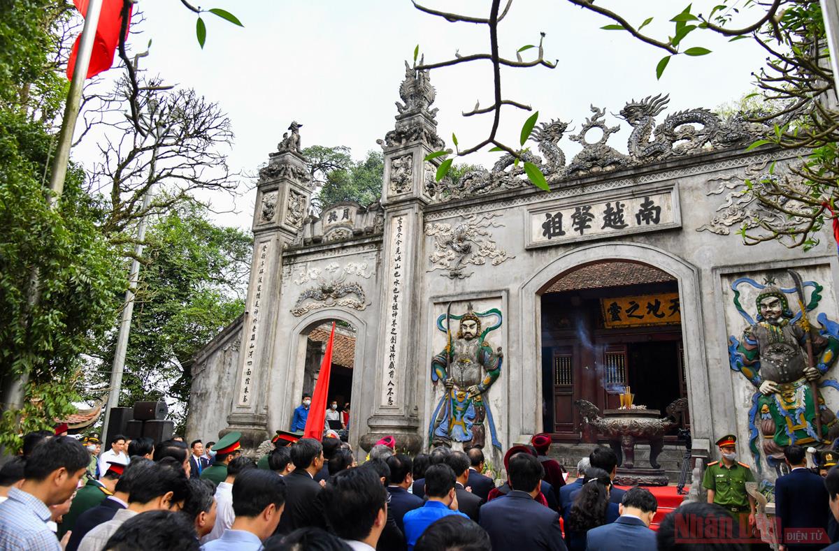 Tens of thousands flock to Hung Temple Relic Site
