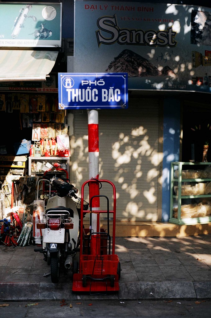 Thuoc Bac street, Hanoi streets, Travel Hanoi, Hanoi tourism, Hanoi Old Quarter area.