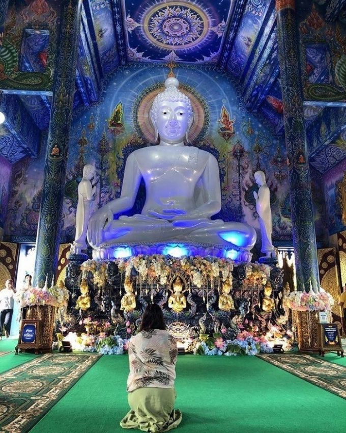 chùa wat rong seur ten (hổ nhảy) – ngôi chùa màu xanh độc nhất vô nhị ở thái lan