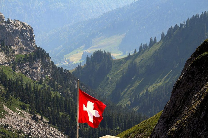 Cờ Thụy Sĩ có Ý Nghĩa Lịch Sử Hình thành như thế nào?